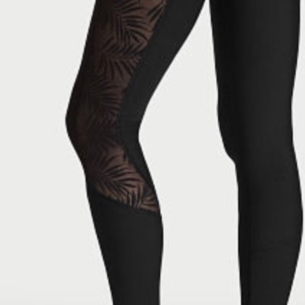 SOLD****NWOT VS Total Knockout Leggings w Lace